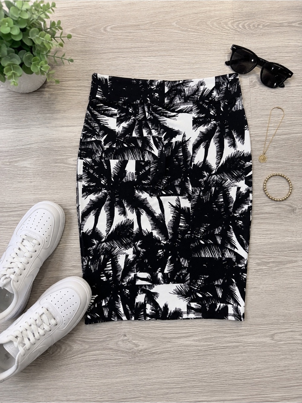 NWT Fabletics XS Palm Print Pencil Skirt Black White Stretch Bodycon